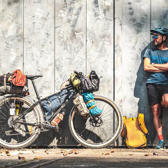 Nomad Martin con su bicicleta