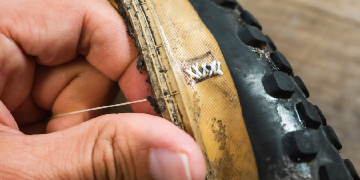 Cómo reparar una cubierta rajada - cosido