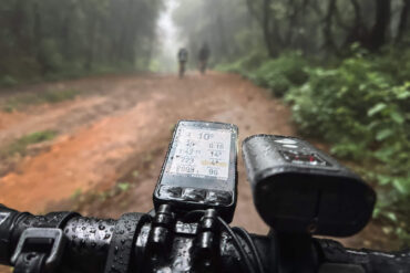 Foto por Taco Gravel - bajo la lluvia