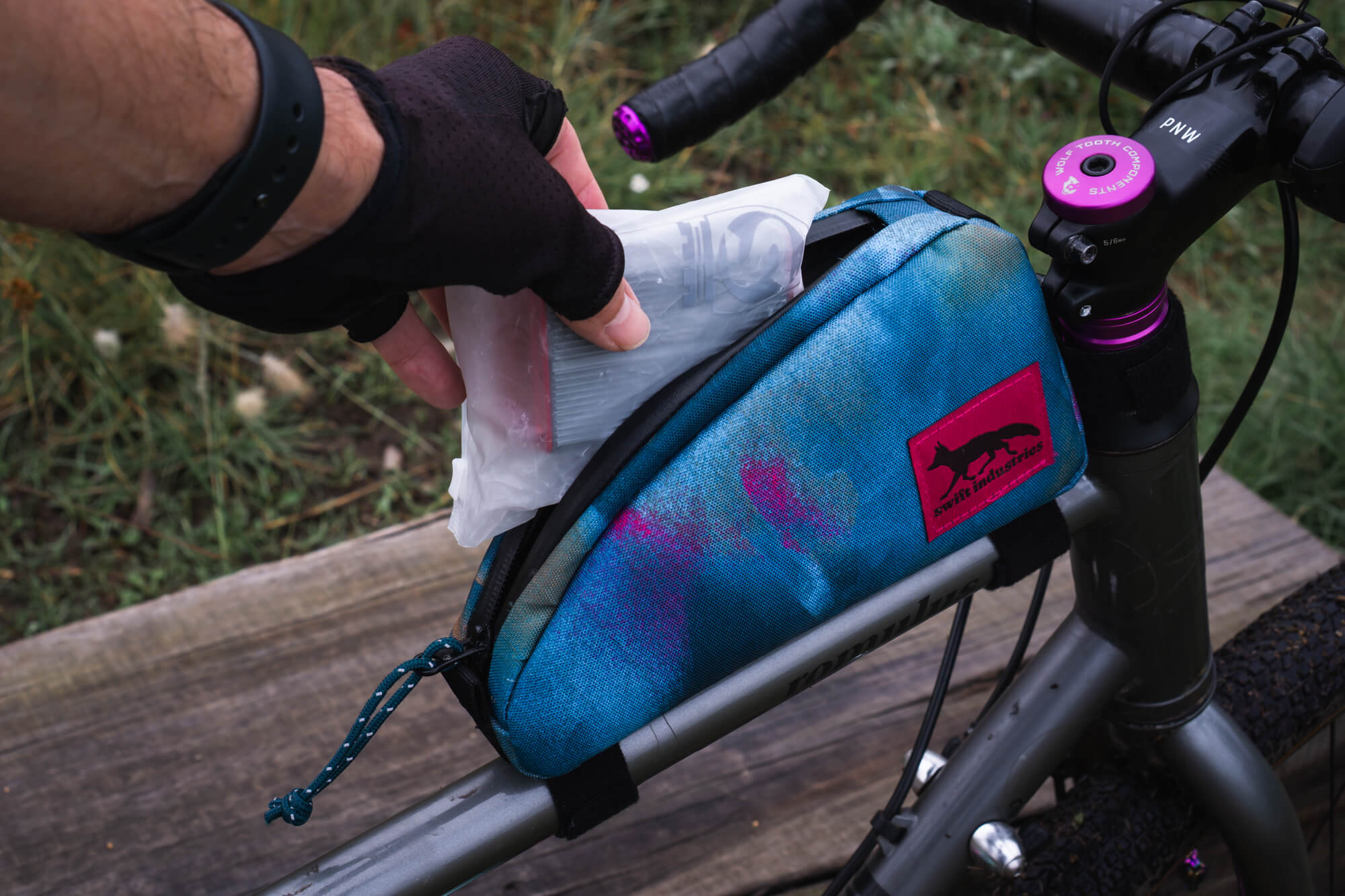 Elettrico Ultimate de Silca en Moxie Top Tube Bag